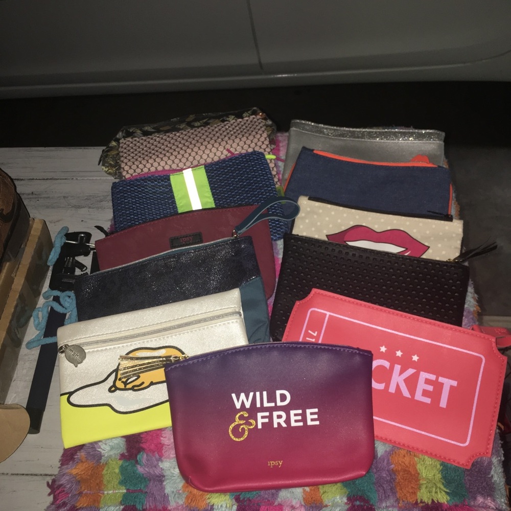 13 Ipsy bags up for grabs 🤗 these are 3$ each